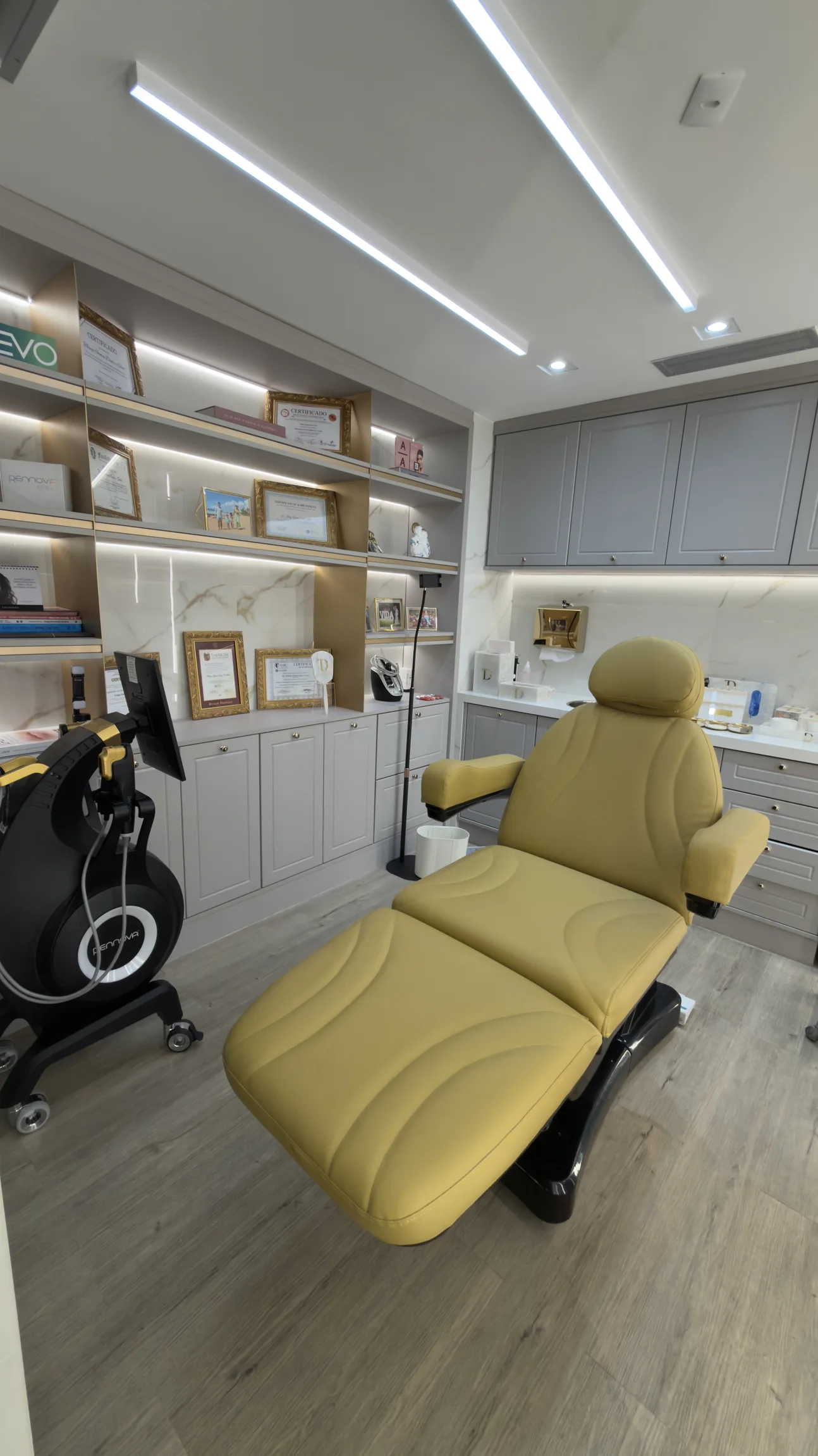 Sala de procedimentos da clínica do Dr. Thiago Diniz